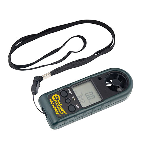Le Caldwell® Wind Wizard II est un anémomètre compact et portable qui mesure la vitesse du vent et la température, idéal pour améliorer ta précision en tir.