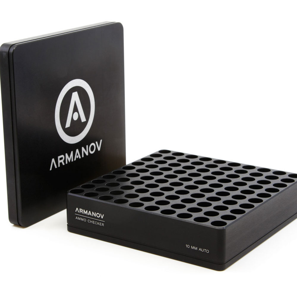 L'ARMANOV Gauge Box con Flip Cover per 100 rnd. 10 mm Auto è l'alleato ideale per il controllo della munizione, riducendo i malfunzionamenti e velocizzando il test.