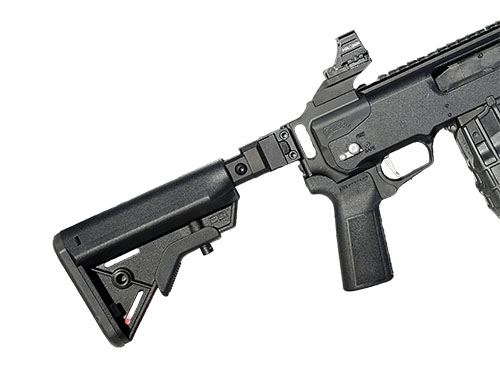 Il Mossberg 590 Stock e il Mossberg 590R Folding Stock offrono robustezza, versatilità e comfort, ideali per ogni situazione di tiro.