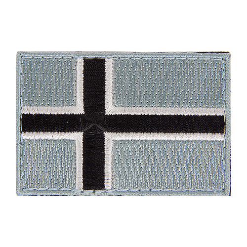Der ULFHEDNAR Velcro-Patch mit norwegischer Flagge in zwei Farben (rot/weiss/blau und tan) ist 4 x 6 cm gross und perfekt für deine Ausrüstung.