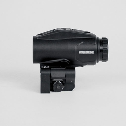 Der Teiwaz Hybrid 5x20mm Magnifier bietet eine moderne Ballistik-Absehen, IP67 wasserdicht, schnelle Distanzschätzung und nahtlose Integration mit Teiwaz Optiken.