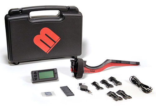 Le kit chronographe MagnetoSpeed V3 s'adapte à des canons et silencieux de 1/2 à 2 pouces, offrant plus de tolérance et de clarté dans la zone de souffle.