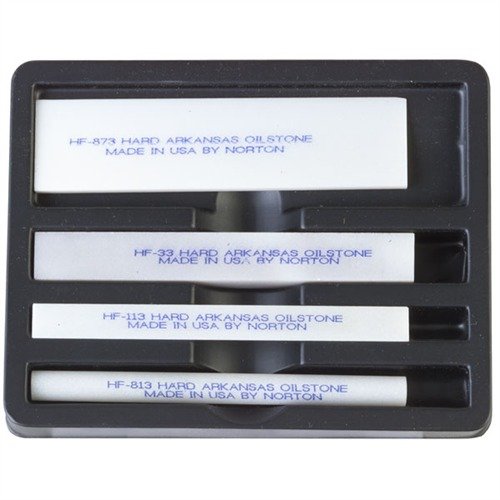 Das GUNSMITH'S PREMIUM ARKANSAS STONE FILE SET bietet die vier wichtigsten Steine für präzise Arbeiten an Abzügen und Sicherungen, aus hochwertigem Ozark Quartz.