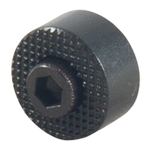 Il pulsante di rilascio della rivista oversize 1911 di ED BROWN offre una presa sicura grazie alla checkering 40 lpi e consente cambi rapidi delle riviste senza modificare la presa.