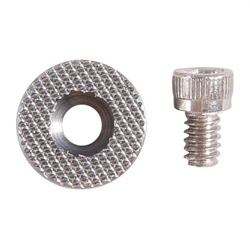 Il pulsante di rilascio della rivista oversized 1911 di Ed Brown offre una presa sicura con checkering 40 lpi e una lunghezza extra per cambi rapidi e facili.