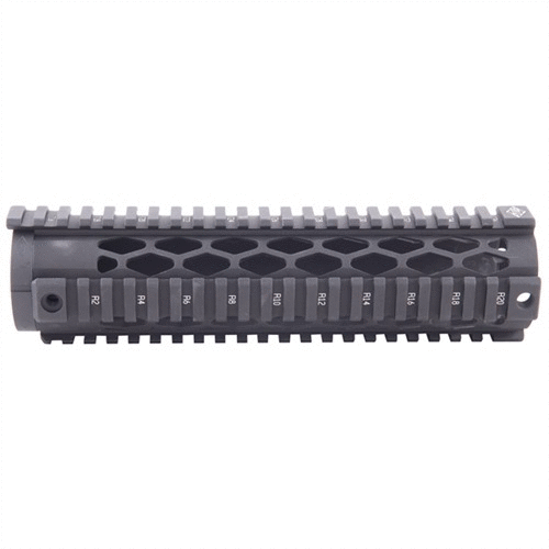 Die AR-15 Diamond Pattern Free Float Handguards bieten hervorragende Luftzirkulation, reduzieren das Gewicht und ermöglichen die Montage von Zubehör auf vier Picatinny-Schienen.