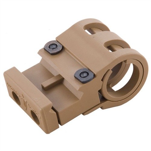 Il Light Mount VIKING TACTICS offre un design offset per un accesso rapido agli interruttori, è leggero, resistente e compatibile con vari sistemi Picatinny.