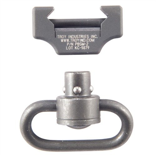 Der TROY INDUSTRIES AR-15/M16 Pushbutton Swivel Rail Mount bietet eine sichere, schnell abnehmbare Sling-Befestigung an deiner Picatinny-Schiene, ideal für Notfälle.