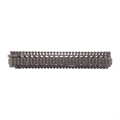 Das RIS II Handguard von Daniel Defense bietet eine robuste Aluminium-Konstruktion, freie Laufmontage und viel Platz für Zubehör mit MIL-STD 1913 Picatinny Rails.