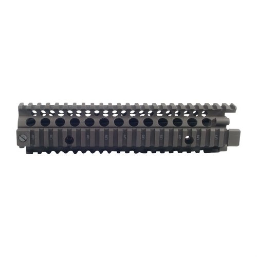 Le MK 18 RIS II de Daniel Defense est un garde-main en aluminium qui permet un montage facile d'accessoires, tout en offrant un flottement libre du canon.