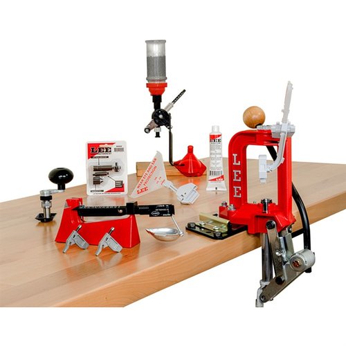 Das 50TH ANNIVERSARY KIT von LEE PRECISION enthält die Breech Lock Challenger Press, Perfect Powder Measure und viele nützliche Werkzeuge für präzises Nachladen.