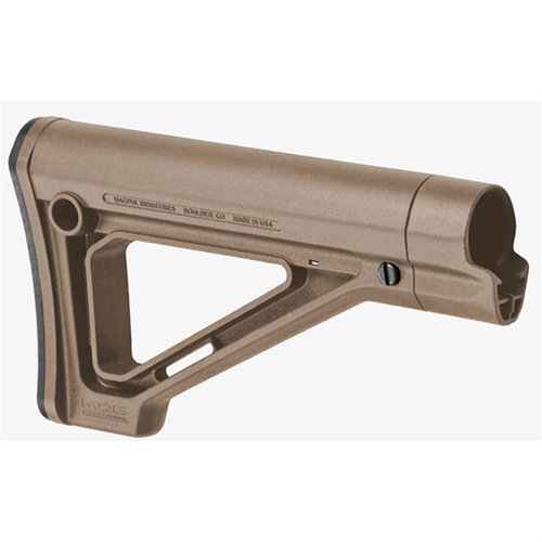 Il MOE Fixed Carbine Stock di MAGPUL offre un profilo sottile, miglior comfort per il viso, opzioni per attacco sling e installazione facile senza rimuovere il castello.