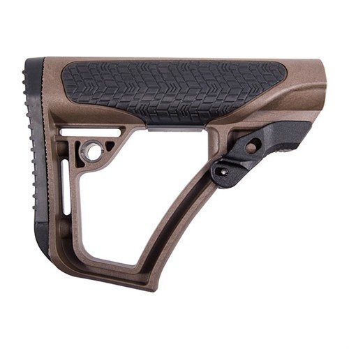 Il calcio telescopico Daniel Defense offre un supporto migliorato per la guancia, attacchi rapidi per slings e si adatta a tubi buffer Mil-Spec, disponibile in nero o marrone.