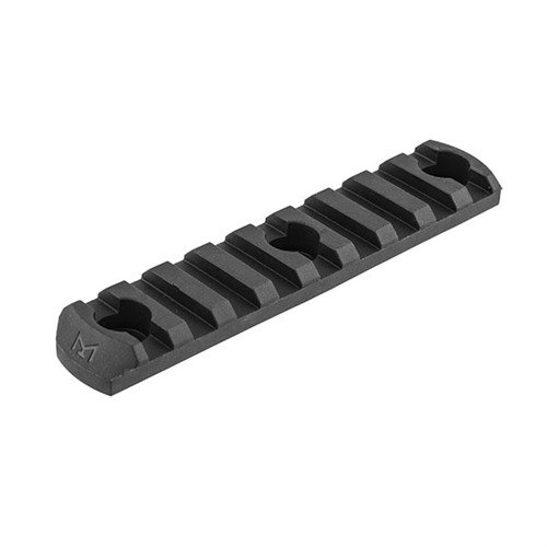 Il M-LOK Polymer Rail da 9 slot è leggero e resistente, ideale per montare accessori Picatinny su guardie e forend M-LOK, completo di hardware per il montaggio.