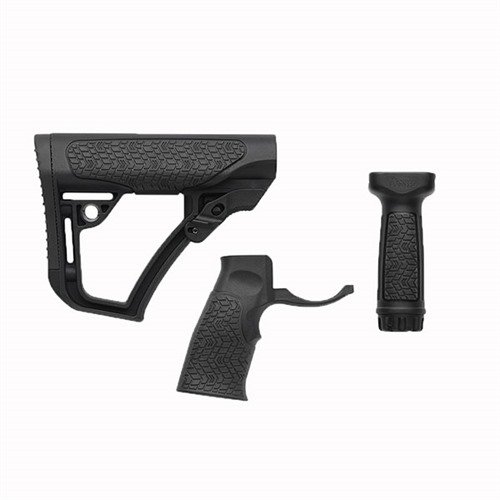 Il set di mobili AR-15 di Daniel Defense offre un calcio regolabile senza gioco, una presa ergonomica e una custodia impermeabile per batterie, garantendo comfort e controllo.