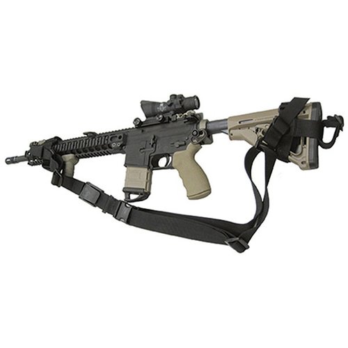 Die COMBAT SLING UNIVERSAL 3-POINT von TAC-SHIELD bietet ein schnelles An- und Abnehmen, ist mit M16 und AR15 kompatibel und ermöglicht einfache Schulterwechsel.