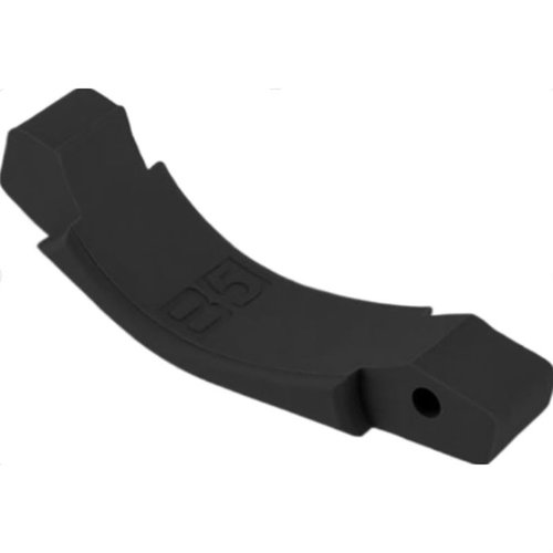 Der B5 SYSTEMS Trigger Guard ist ein einfaches Upgrade für dein AR-15, bietet Platz für Handschuhe und behält die Swing Down-Funktion bei.
