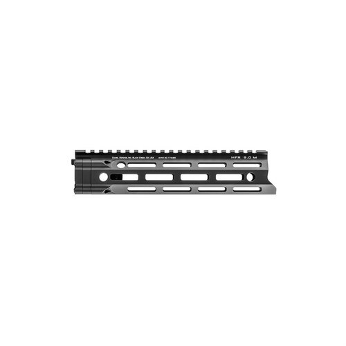 Le garde-main MFR XS M-LOK de Daniel Defense offre une légèreté exceptionnelle, une excellente ergonomie et de nombreux points d'attache pour accessoires.