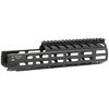 Il handguard Drop-In M-LOK per SIG Sauer MPX di Midwest Industries offre slot di attacco M-LOK, è realizzato in alluminio e presenta una finitura anodizzata nera.