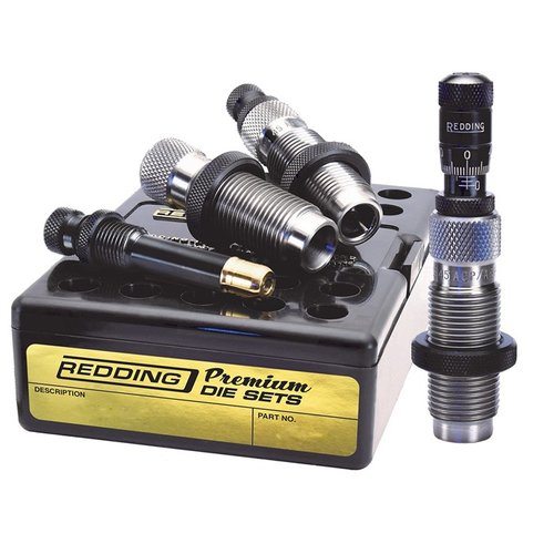 Il set di die Redding Premium 9mm Luger offre una precisione eccezionale con die in Titanium Carbide, espansore TiN e micrometro per il controllo della profondità di caricamento.