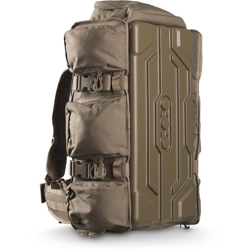 Der Eberlestock UpRanger Pack bietet dir eine robuste Polycarbonat-Oberfläche, die direkt auf den Boden geht, während du schnell auf dein Gear zugreifen kannst.