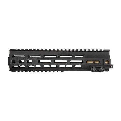 Il rail AR-15 MK4 è robusto e modulare, compatibile M-LOK, con sezioni Picatinny integrate e ventilazione massima per un peso ridotto e prestazioni superiori.