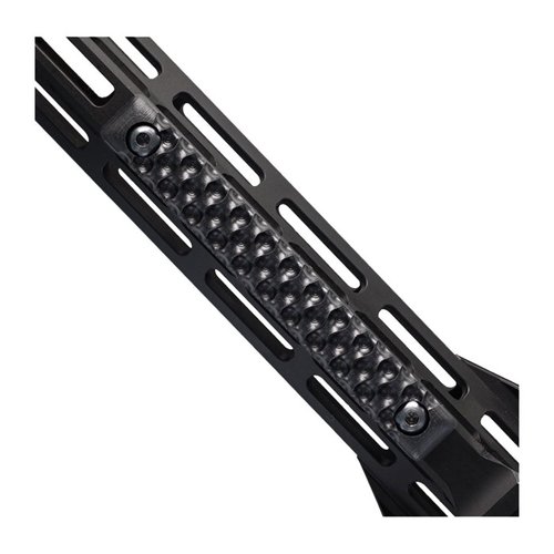 Die VZ Hydra M-LOK Panels bieten eine wellenförmige Textur für besseren Halt, sind 120mm lang und passen auf 3 M-LOK Slots. Perfekt für deine Ausrüstung!