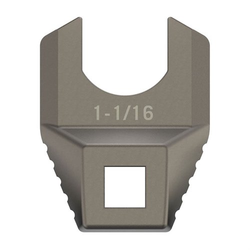 Le MASTER-FIT FREE-FLOAT BARREL NUT WRENCH est un outil précis en acier inoxydable, revêtu de titane, qui garantit un couple optimal sans abîmer tes pièces d'arme.