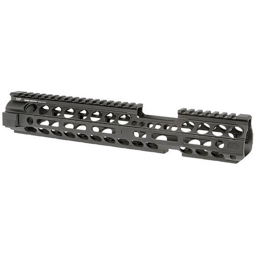 Le due parti M-Lok Handguards Free Float di Midwest Industries offrono un'installazione semplice, un design leggero e robusto, e spazio extra per accessori.