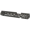 Le due parti M-Lok Handguards Free Float di Midwest Industries offrono un'installazione semplice, un design leggero e robusto, e spazio extra per accessori.
