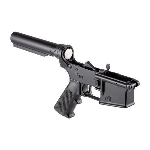 Il Lower Receiver Completo AR-15 Gen 2 è la base ideale per il tuo AR-15 personalizzato, con A2 Grip, anodizzato nero e configurazione Carbine.