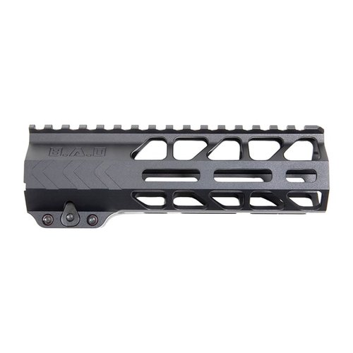 Il sistema di rail WORKHORSE® M-LOK® è leggero e slanciato, offre opzioni di montaggio M-LOK® e una finitura anodizzata nera per prestazioni superiori.