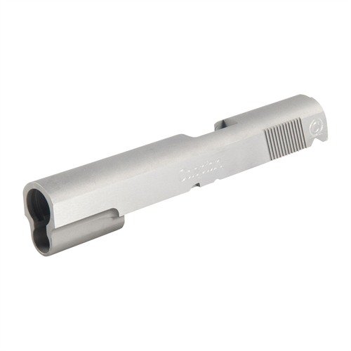 Scopri gli slide Caspian in acciaio al carbonio con tolleranze precise, finitura opaca e serrature profonde per una pistola da combattimento di alta qualità.