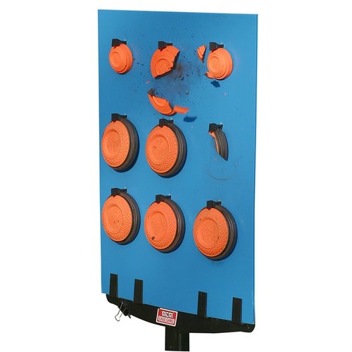 Mit dem MTM Bird Board mit 18 leicht zu ladenden Clay Target Clips (17,5x23 Zoll) hast du eine praktische und effiziente Lösung für dein Schiesstraining.