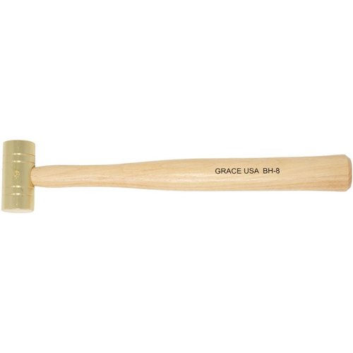 Le GUNSMITH'S BRASS HAMMER de Grace USA est un outil durable en laiton, avec un manche en hickory ergonomique, parfait pour un travail précis et confortable.