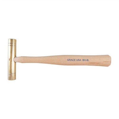 Le GUNSMITH'S BRASS HAMMER de Grace USA, en laiton poli, offre une construction robuste, des poignées en hickory ergonomiques et un équilibre parfait pour un travail de précision.