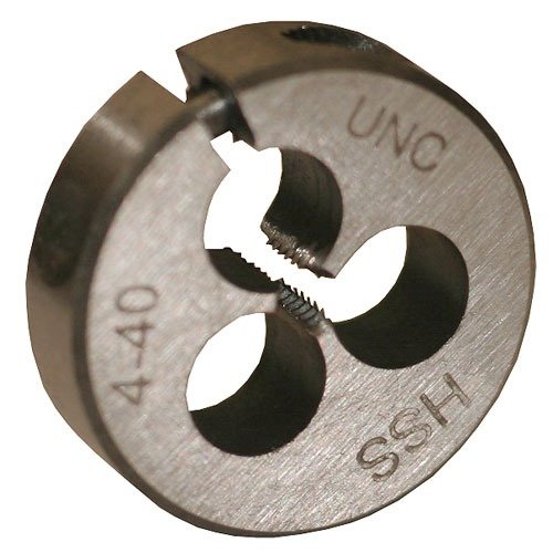 I WIRE GAUGE CARBON DIES di Brownells, in acciaio carbonio, offrono precisione e durata per il taglio di filetti esterni, compatibili con supporti standard.