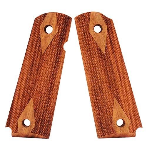 I pannelli GONCALO CHECKER per Colt 1911 offrono una presa superiore e un design elegante, migliorando il controllo e l'estetica della tua arma.