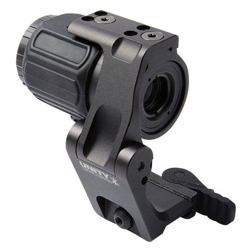 Der FAST OMNI MAGNIFIER MOUNT von UNITY TACTICAL bietet mit dem Flip-To-Center Mechanismus eine kompakte und sichere Lösung für deine Optik, ohne Sichtbehinderung.