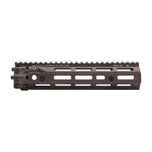 Il sistema RIS III di Daniel Defense offre un design leggero con attacchi M-LOK, costruzione in alluminio di grado aeronautico e piattaforma rail superiore continua.