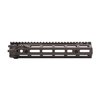 Die Daniel Defense RIS III Rail bietet ein leichtes, robustes Design mit M-LOK-Anschlüssen, einer freien Laufdesign und einer ununterbrochenen oberen Schiene.