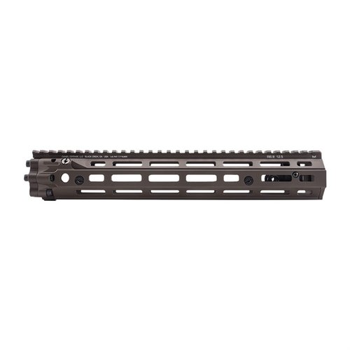 Die Daniel Defense RIS III Rail bietet ein leichtes, robustes Design mit M-LOK-Befestigungspunkten, einem freien Lauf und einer militärischen Oberflächenbeschichtung.