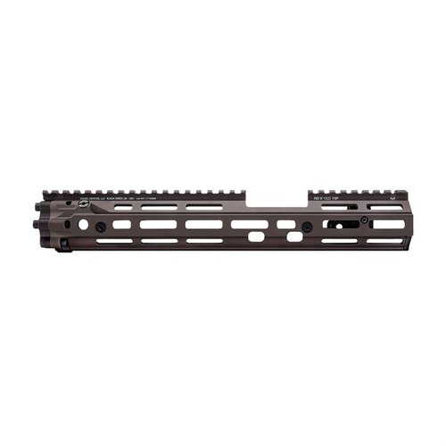 Das Daniel Defense RIS III Rail System bietet ein leichtes, robustes Design mit M-LOK-Anschlüssen, einer freien Laufdesign und einer ununterbrochenen Oberseite für maximale Vielseitigkeit.