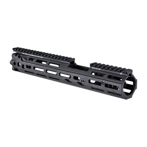 Die Daniel Defense RIS III Rail bietet ein leichtes, robustes Design mit M-LOK-Anschlüssen, einer freien Lauflagerung und einer ununterbrochenen oberen Schiene.