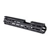 Die Daniel Defense RIS III Rail bietet ein leichtes, robustes Design mit M-LOK-Anschlüssen, einer freien Lauflagerung und einer ununterbrochenen oberen Schiene.