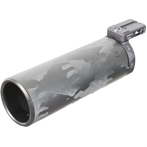 Il MODTAC Suppressor Shield U-RAC offre una copertura per soppressori flottante, riducendo il rischio di scottature e miraggi, con opzione di installazione per il mirino Unity Tactical.