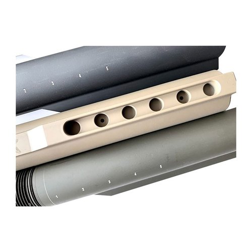 Die REF Receiver Extension bietet 6 Positionen, zusätzliche Ablauflöcher, lasergravierte Positionsanzeigen und ist aus robustem 7075 Aluminium gefertigt.