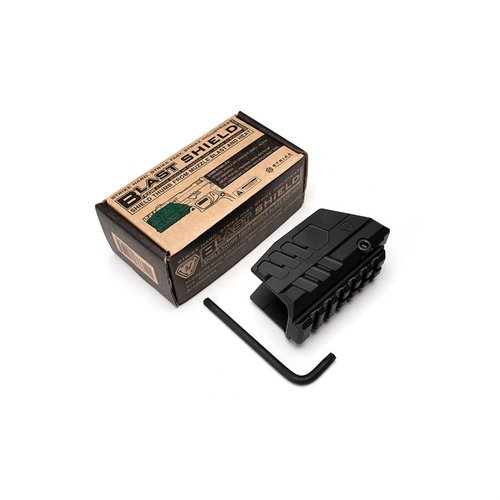 Il Blast Shield ALPHA (Standard) di Strike Industries protegge il pollice dal blast e dal calore, reindirizzando il blast in avanti e verso l'alto, mentre offre ulteriore spazio per accessori.