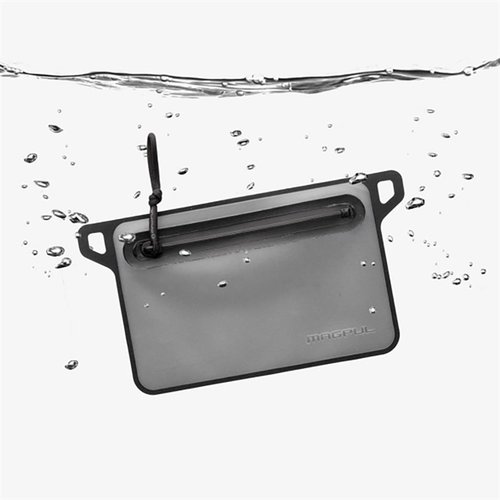 Die DAKA Waterproof Window Pouch von Magpul bietet 100% Wasserdichtigkeit, robuste YKK-Reissverschlüsse und ein durchsichtiges Fenster für einfache Identifikation.