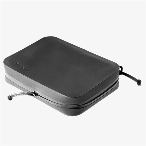 Der DAKA Utility Organizer Large ist robust, wetterfest und bietet viel Platz für deine Ausrüstung. Mit einem wasserfesten YKK® AquaGuard® Reissverschluss und vielseitigen Fächern.